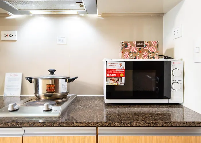 One Uptown 1br 2bed Affordable For 4,uptown Mall Linked * Manila