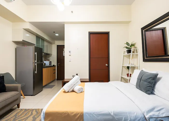 One Uptown 1br 2bed Affordable For 4,uptown Mall Linked Manila