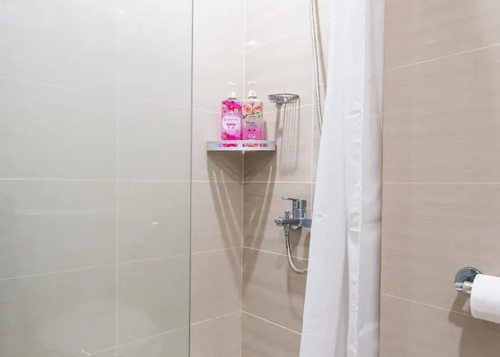 Apartment One Uptown 1br 2bed Affordable For 4,uptown Mall Linked Manila