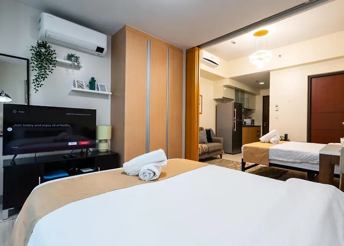 One Uptown 1br 2bed Affordable For 4,uptown Mall Linked Apartment Manila
